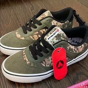 Airwalk Kids' Green and Black Sneakers